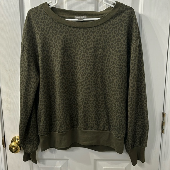 Falls Creek Tops - Falls Creek Leopard Print Green Crewneck Soft Lightweight Sweatshirt Size M